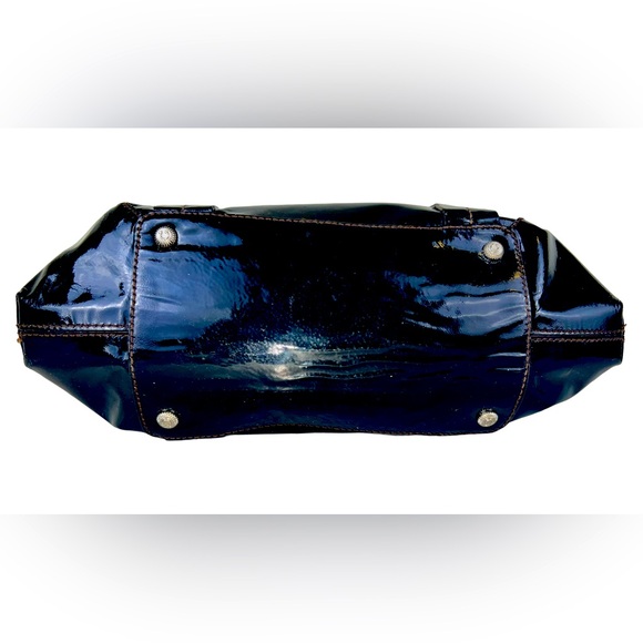 SALVATORE FERRAGAMO TOTE BAG IN BLACK PATENT LEATHER - Picture 6 of 10